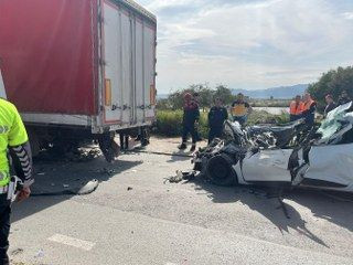 İzmir'de Tırın Altına Giren Otomobil Hurdaya Döndü: 1 Ölü - Sayfa 5