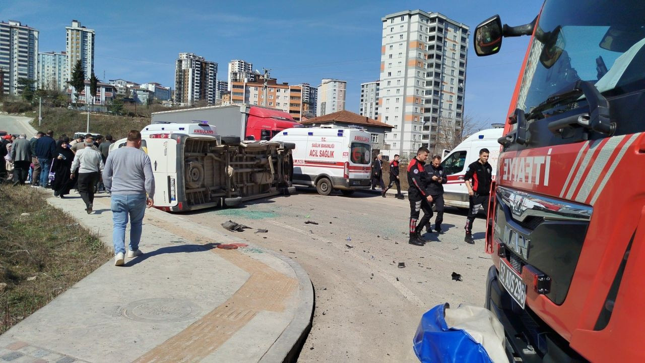 Öğrenci Servisi İle Hafif Ticari Araç Çarpıştı: 10 Yaralı - Sayfa 2