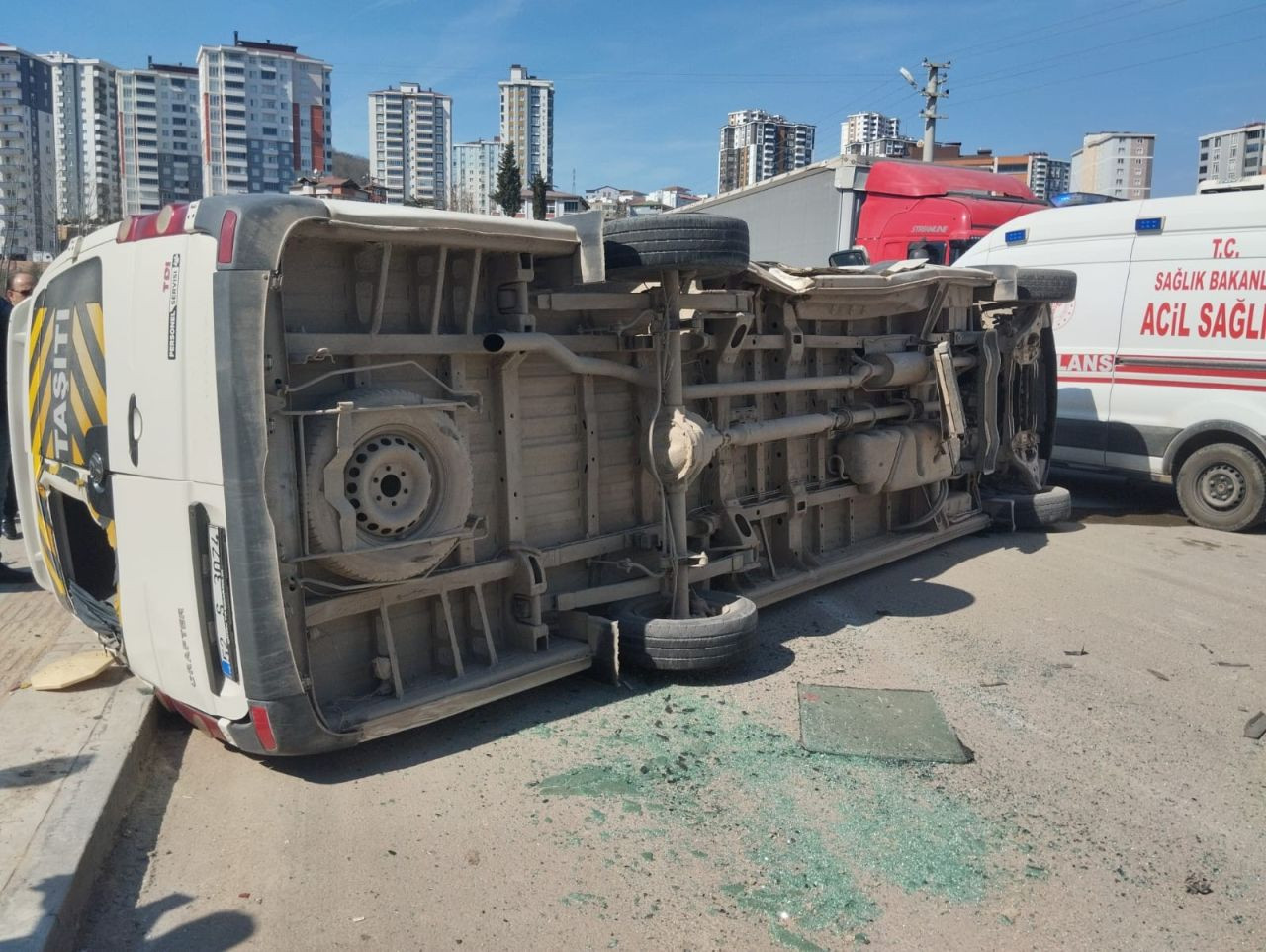 Öğrenci Servisi İle Hafif Ticari Araç Çarpıştı: 10 Yaralı - Sayfa 4