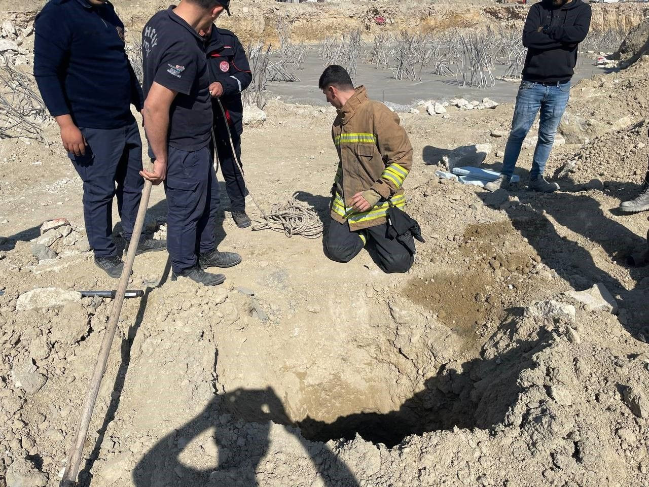 İnşaat Alanındaki 15 Metrelik Çukura Düşen Köpek Kurtarıldı - Sayfa 2