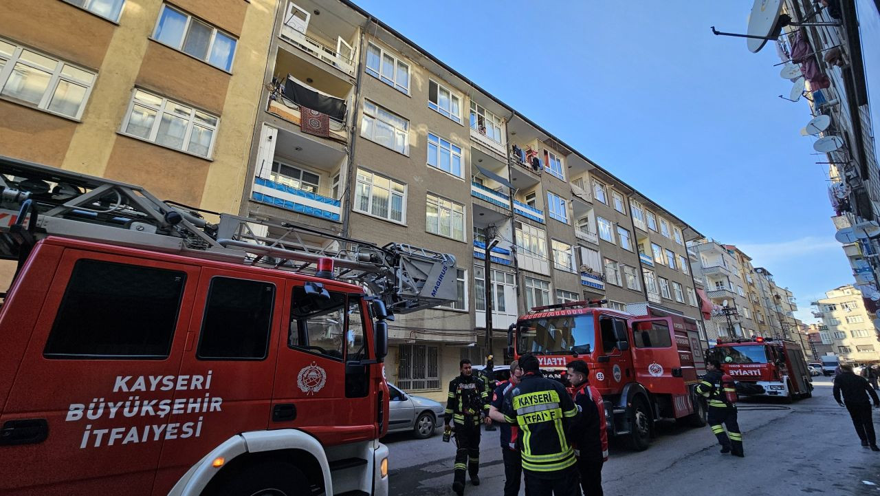 Kayseri’de Kendi Evini Yakan Şahıs İtfaiye Tarafından Kurtarıldı - Sayfa 4