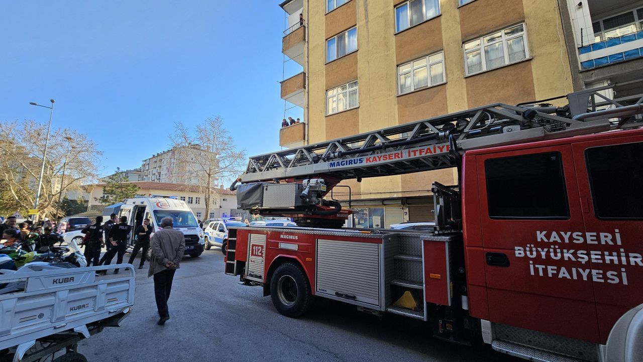 Kayseri’de Kendi Evini Yakan Şahıs İtfaiye Tarafından Kurtarıldı - Sayfa 5