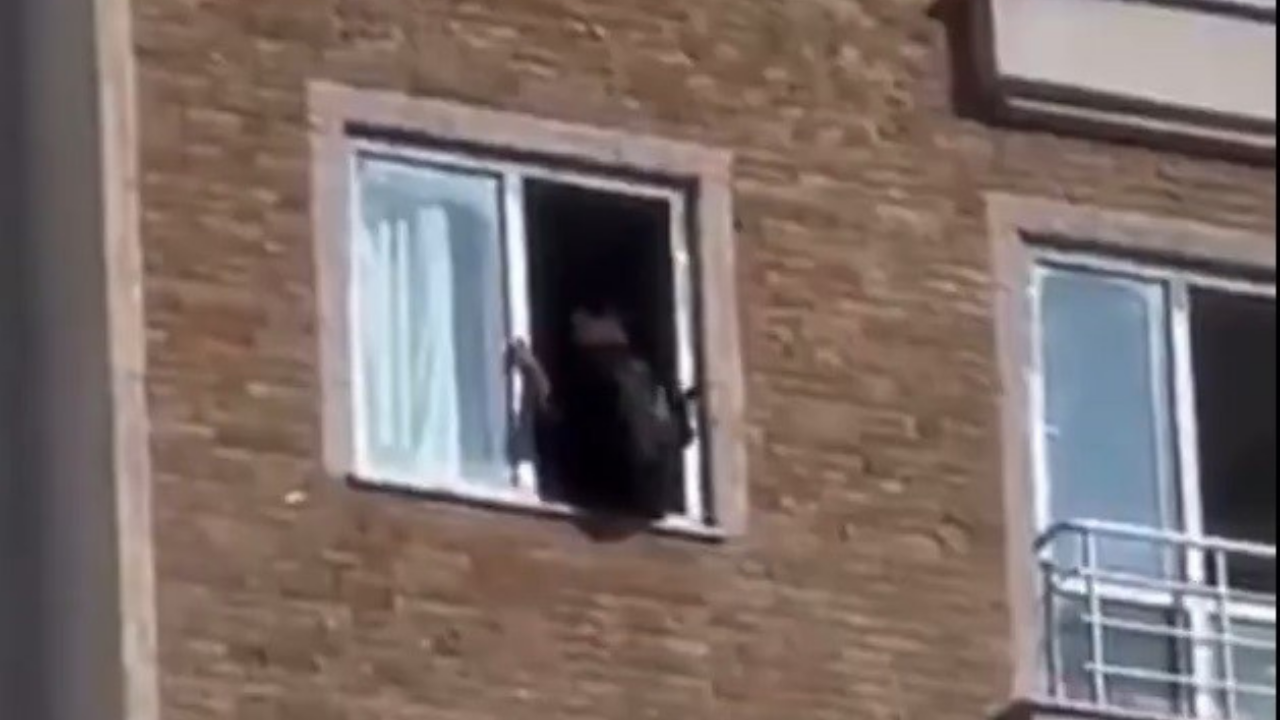 Gaziantep’te İntihara Kalkışan Genç Kızı Polis Son Anda Kurtardı