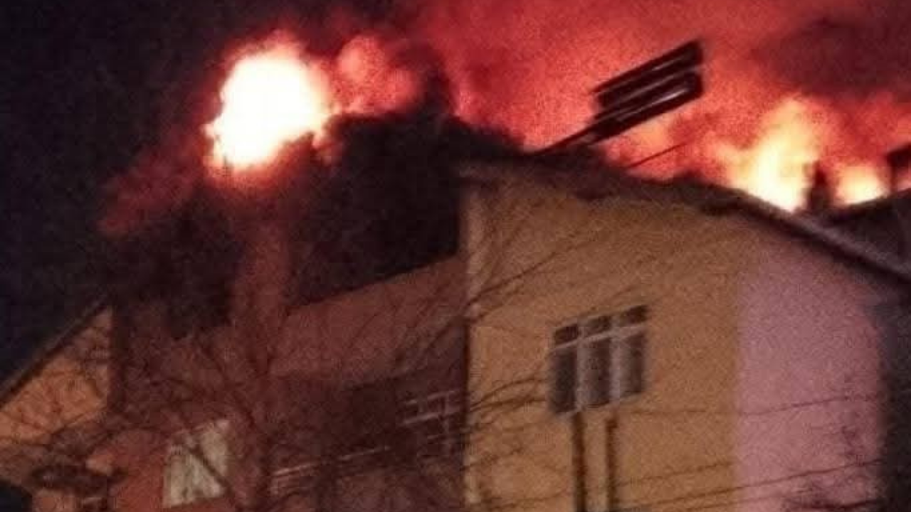 Zonguldak’ta Ev Yangını! Çatı Katı Alevlere Teslim Oldu