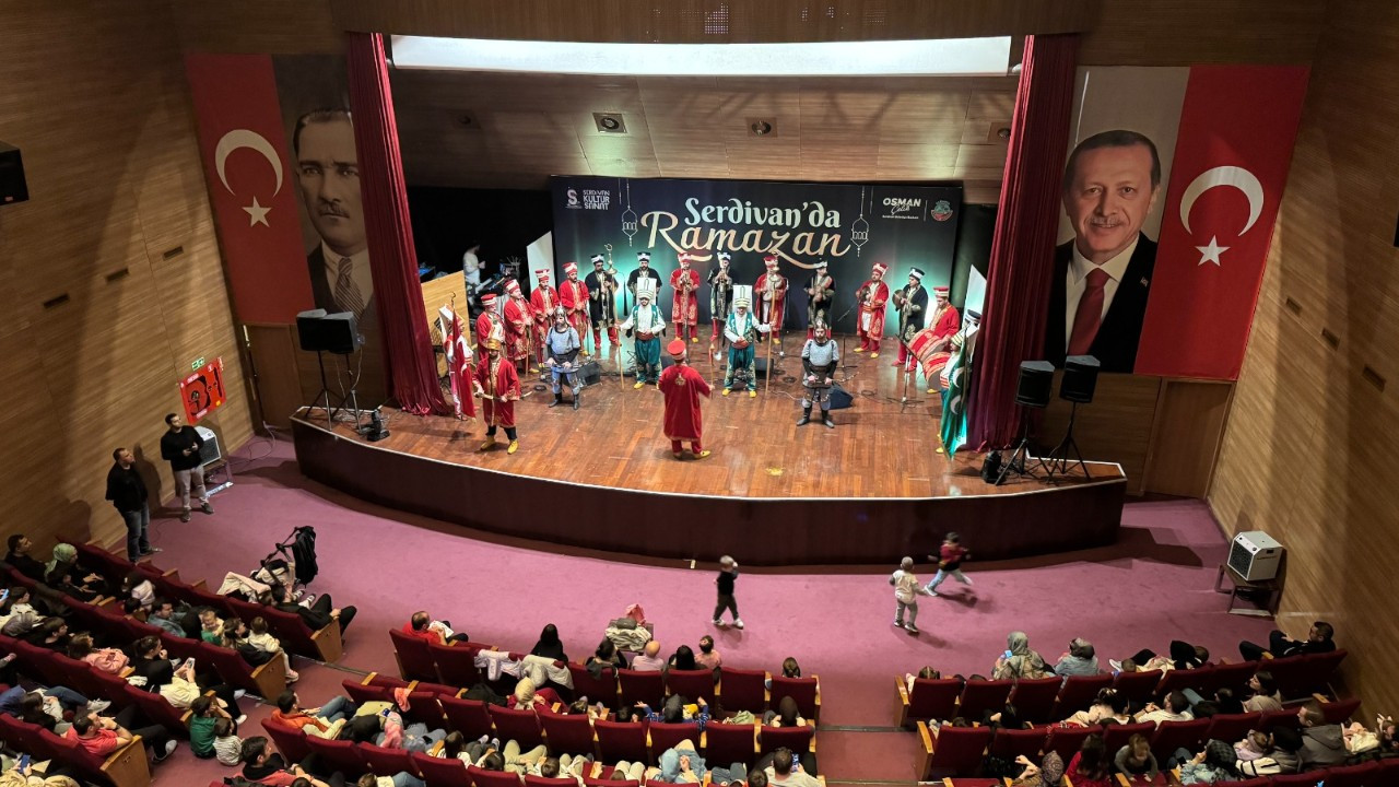 Serdivan’da Ramazan Coşkusu: Mehteran Gösterisi ve Çocuklara Özel Tiyatro