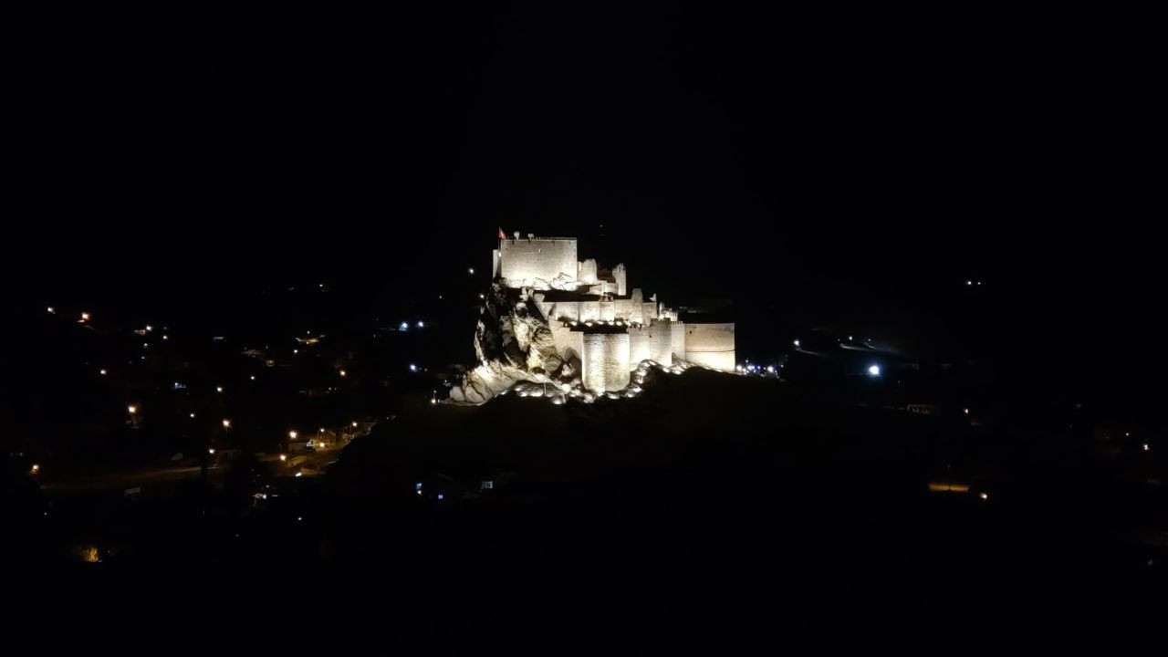 Van'ın Tarihi Mekanları Gece Bir Başka Güzel - Sayfa 11