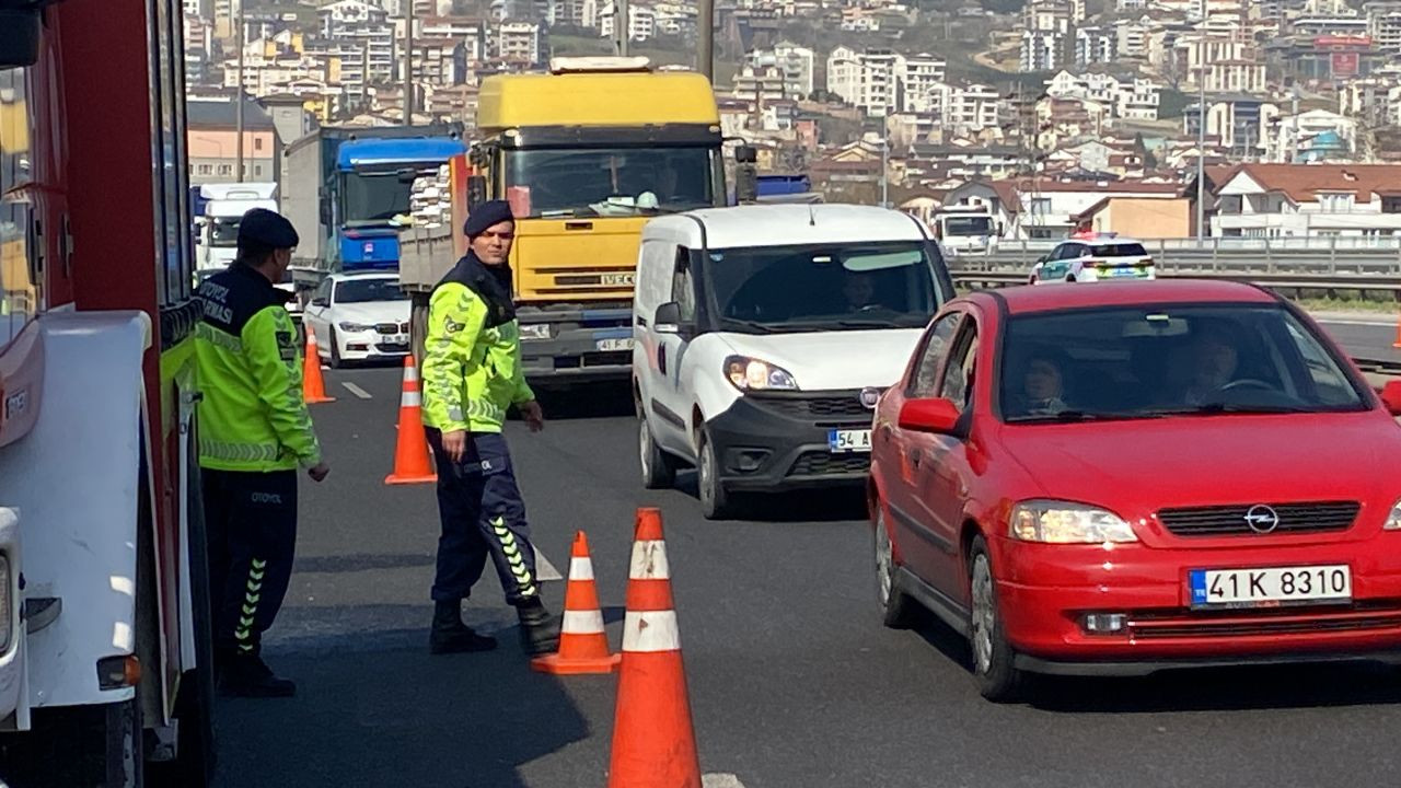 TEM'de Lastiği Patlayan Tır Alevlere Teslim Oldu: Trafik Kilitlendi - Sayfa 5