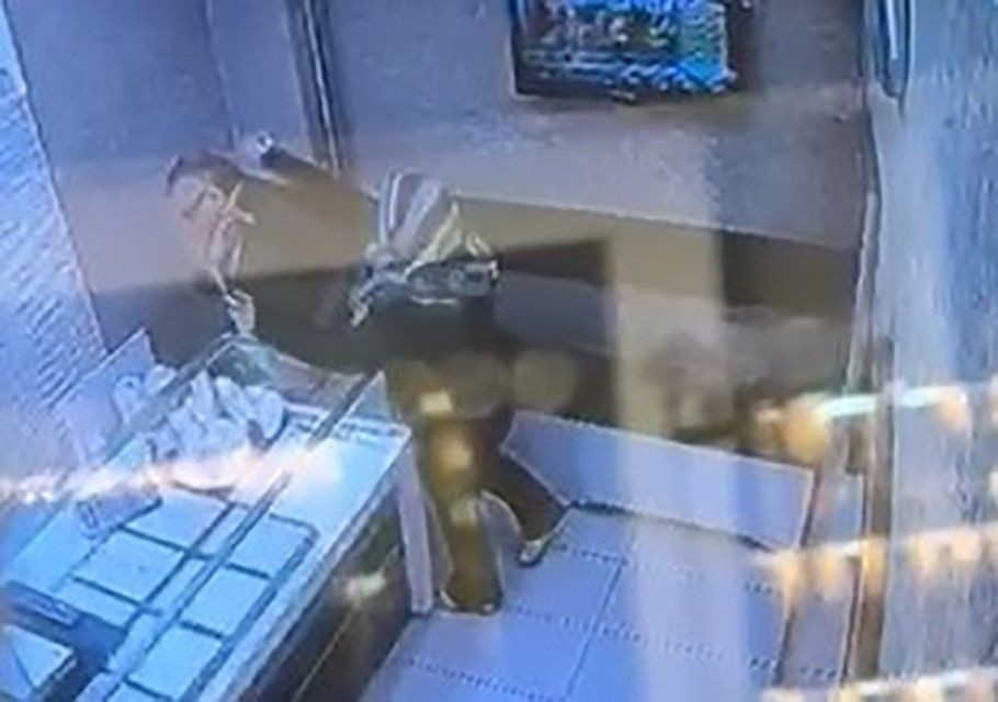 Kuyumcuyu Soymak İçin Yaşlı Kadın Kılığına Girdi, Gerçek Ortaya Çıkınca Şoke Etti - Sayfa 1