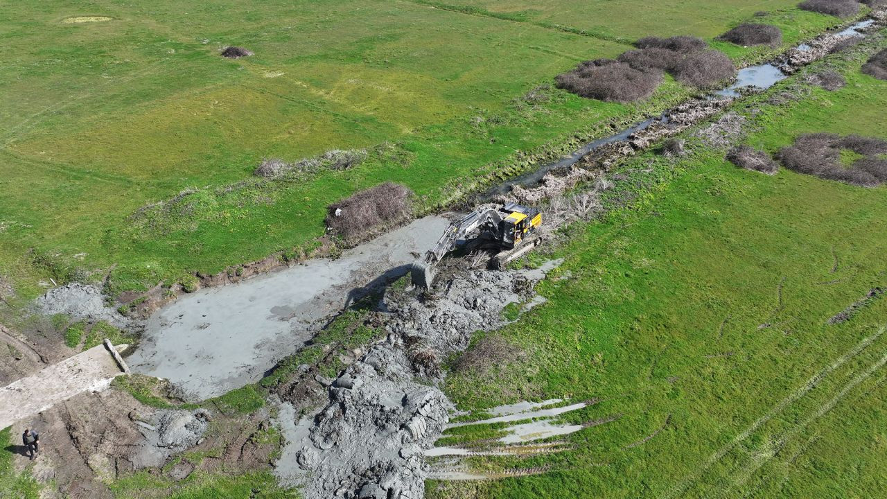 Hendek’te Tarıma Dev Yatırım: Drenaj ve Sulama Kanalları Temizliği Çiftçiyi Sevindirdi! - Sayfa 4