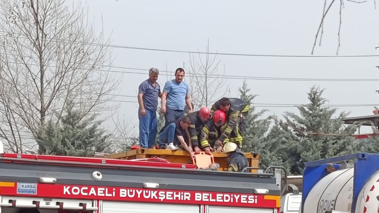 Temizlik Yaparken Kimyasal Tankerinin İçine Düştü, Ağır Yaralandı - Sayfa 1