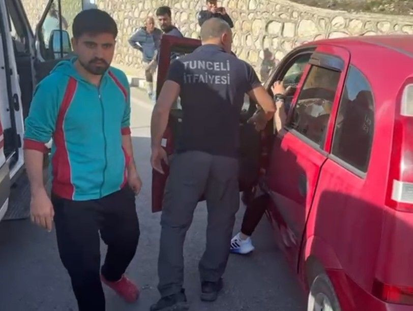 Tunceli’de Korkutan Kaza! İki Otomobil Çarpıştı, 3 Yaralı - Sayfa 2