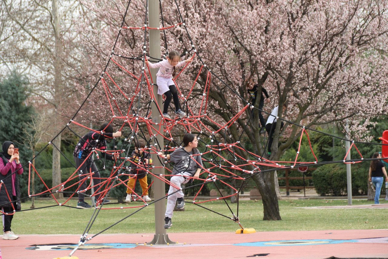 Eskişehirliler Bahar Havasının Tadını Çıkardı - Sayfa 4
