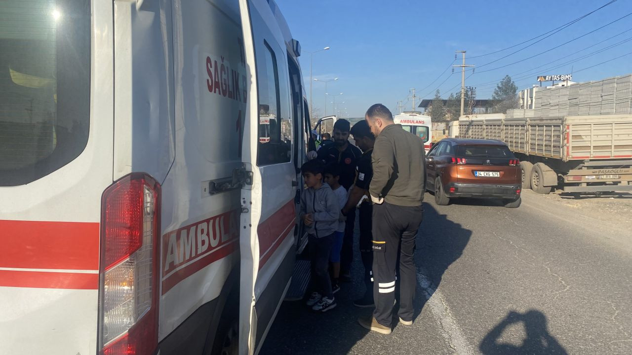 Diyarbakır’da Minibüs Otomobile Çarptı: 3’ü Çocuk 6 Yaralı - Sayfa 4