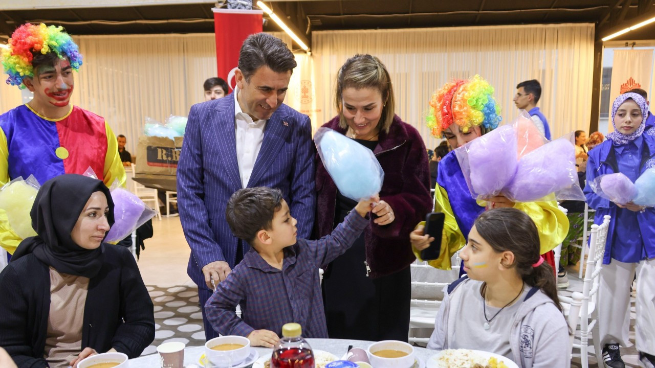 Bilecik Valisi Aygöl, Yetim Çocuklarla İftarda Buluştu