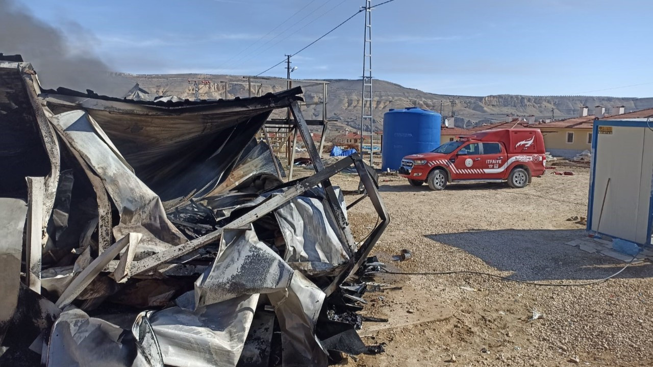 Darende’de İşçilerin Kaldığı Konteynerlerde Yangın Çıktı