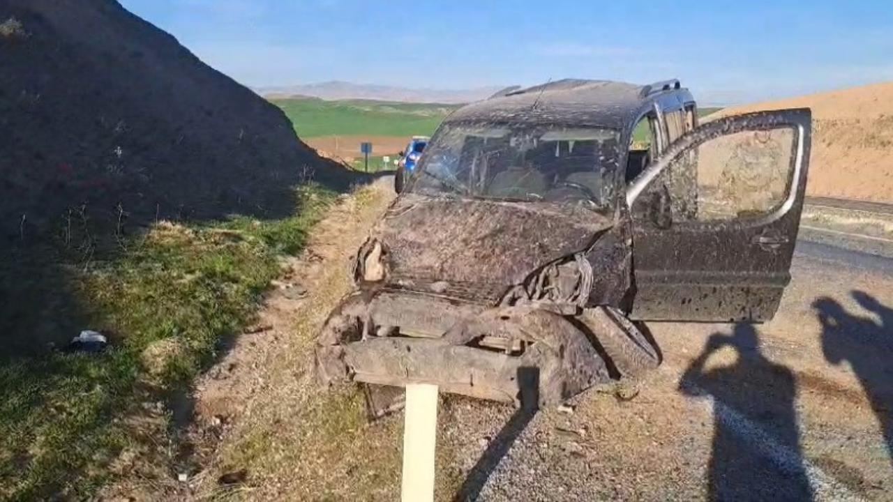 Diyarbakır'da Kamyonet Takla Attı: 2 Kişi Yaralandı