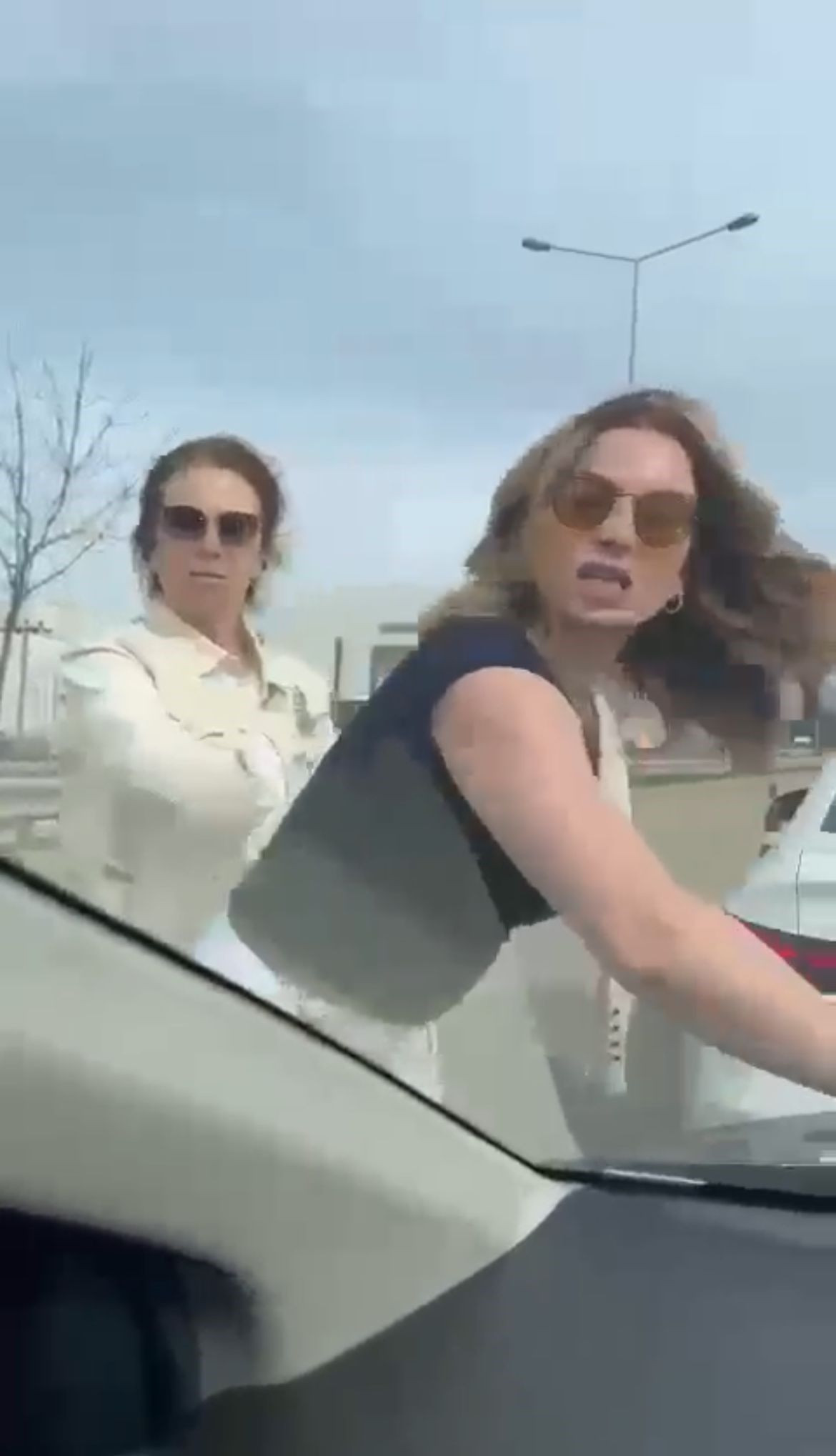 Bu Sefer Erkekler Değil, Kadın Sürücüler Tartıştı: O Anlar Kamerada - Sayfa 5