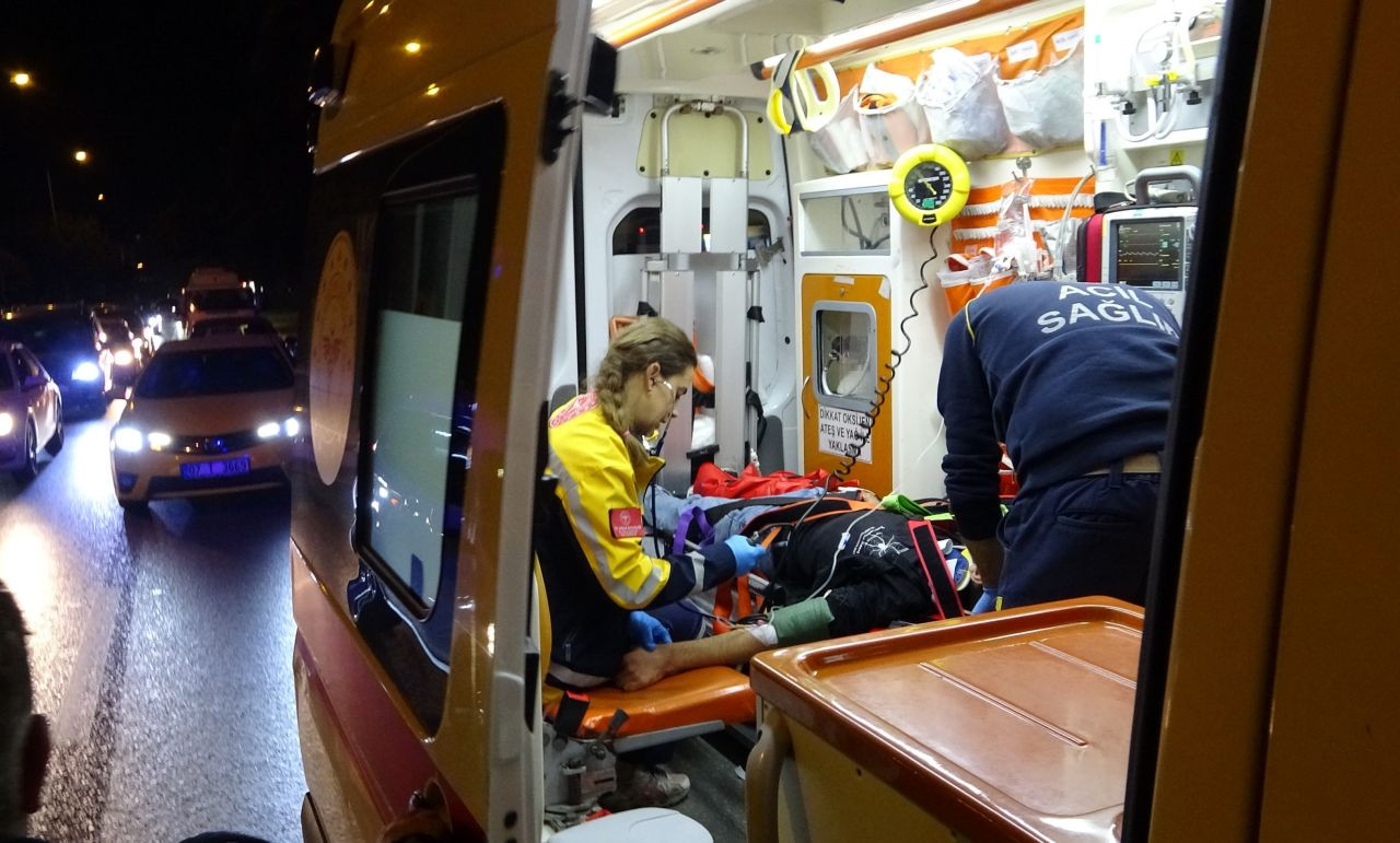 Takla Atan Otomobil Karşı Şeritten Gelen Aracın Üzerine Düştü: 3 Yaralı - Sayfa 2