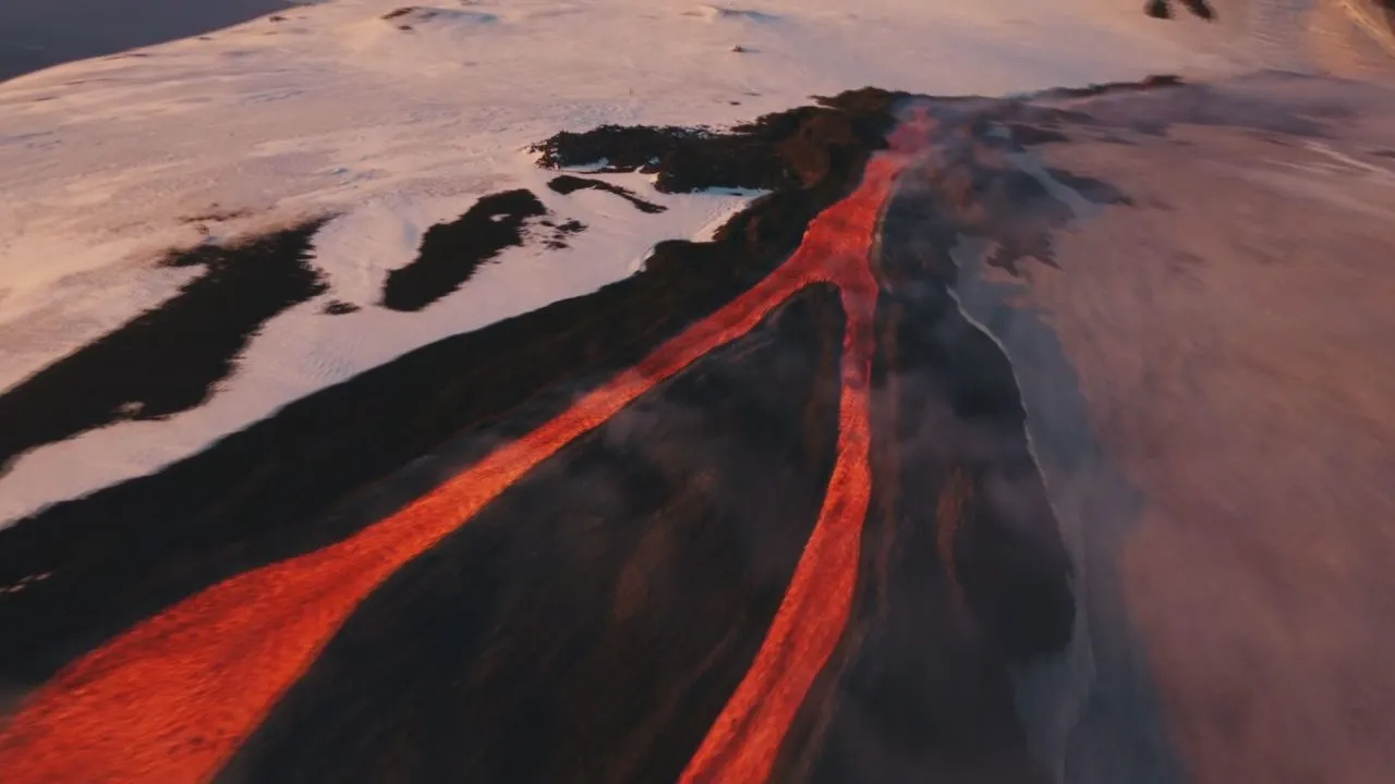 Etna Yanardağı Patlarken Kayak Yaptı