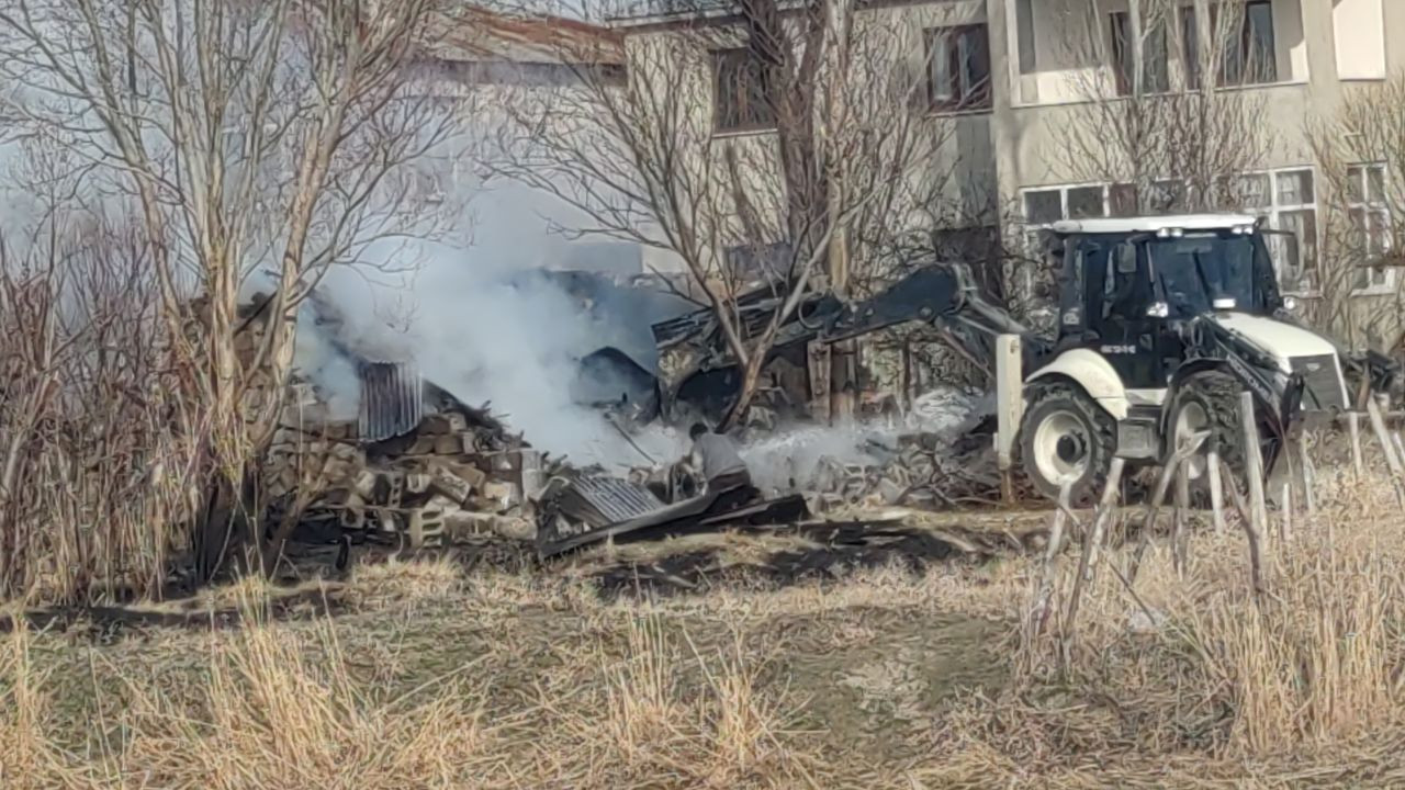 Van'da Odunluk Yangını! Alevler Evlere Sıçramadan Söndürüldü - Sayfa 9
