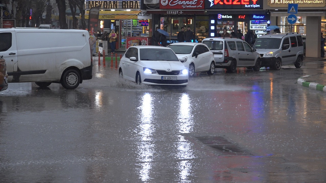 Kırklareli’nde Sağanak ve Dolu Etkili Oldu, Vatandaşlar Zor Anlar Yaşadı