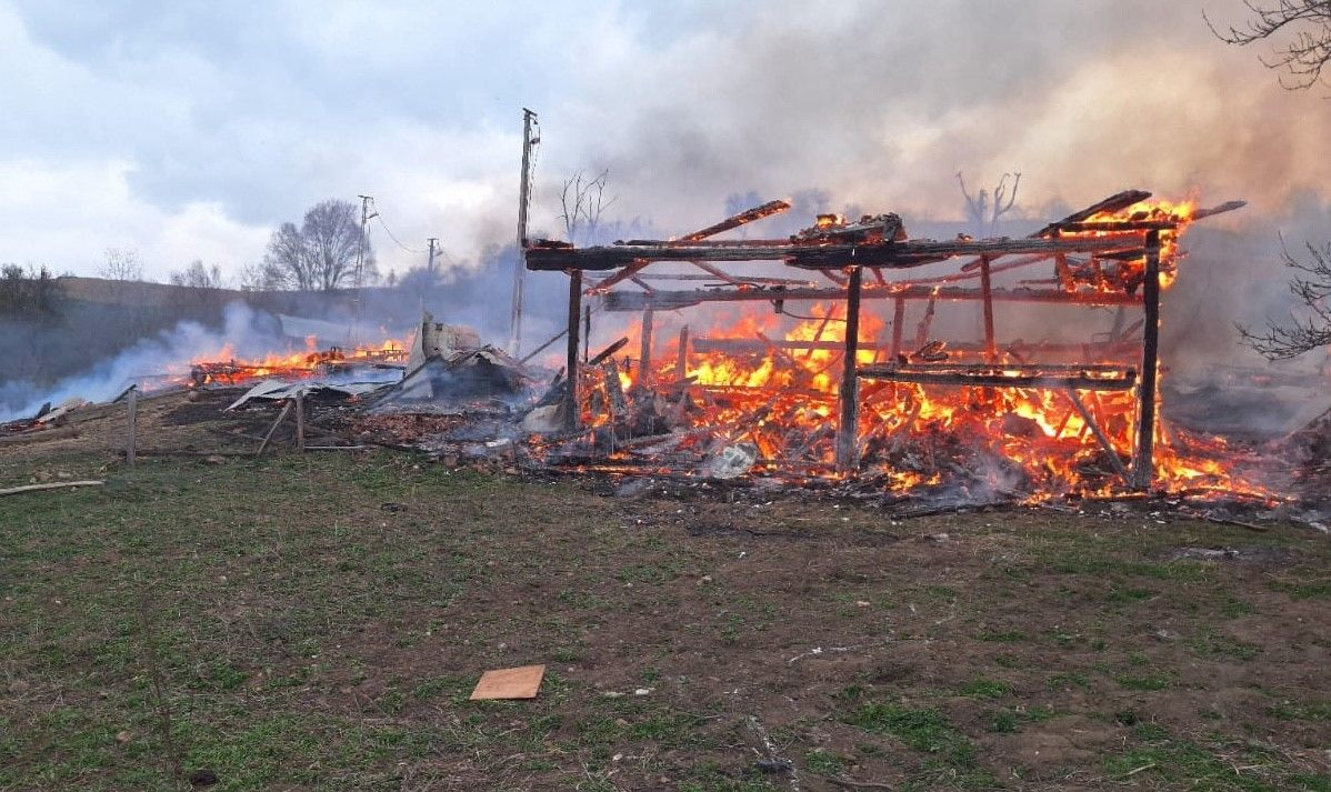 Kastamonu'da Korkutan Yangın! Evler ve Ahırlar Alevlere Teslim Oldu - Sayfa 1