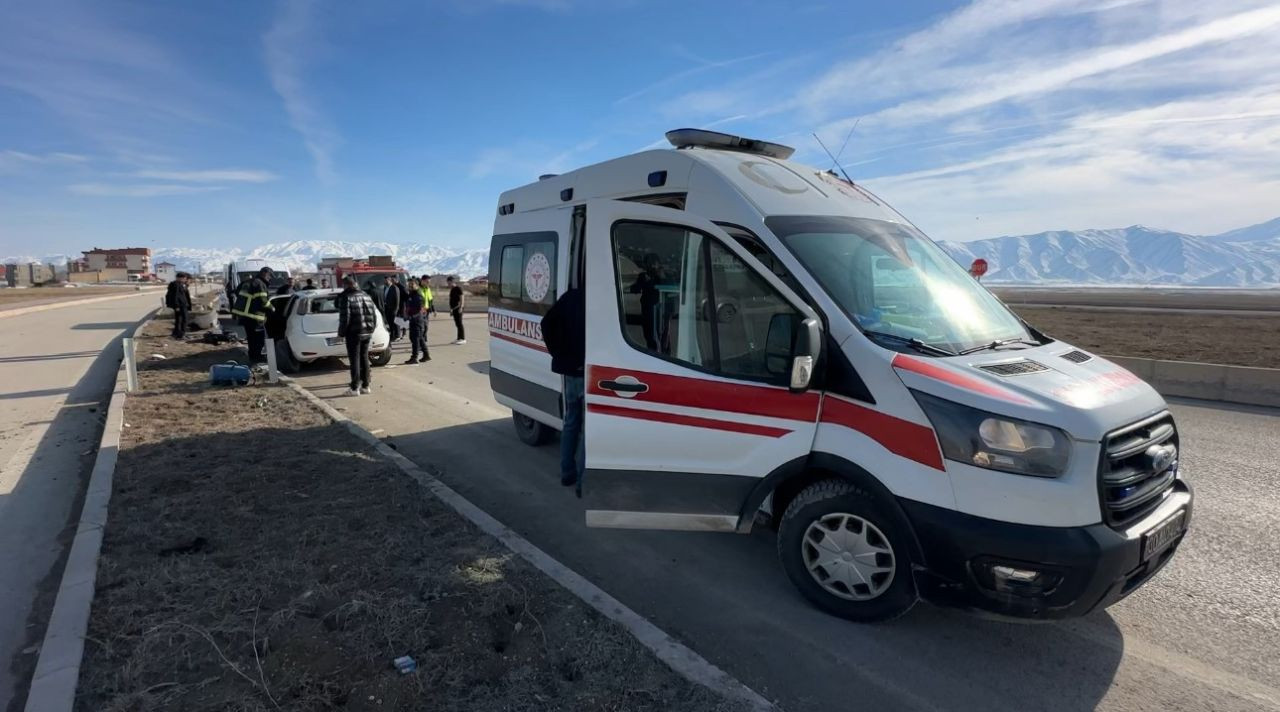 Yüksekova’da Kaldırıma Çarpan Araç Savruldu: 1 Yaralı - Sayfa 5