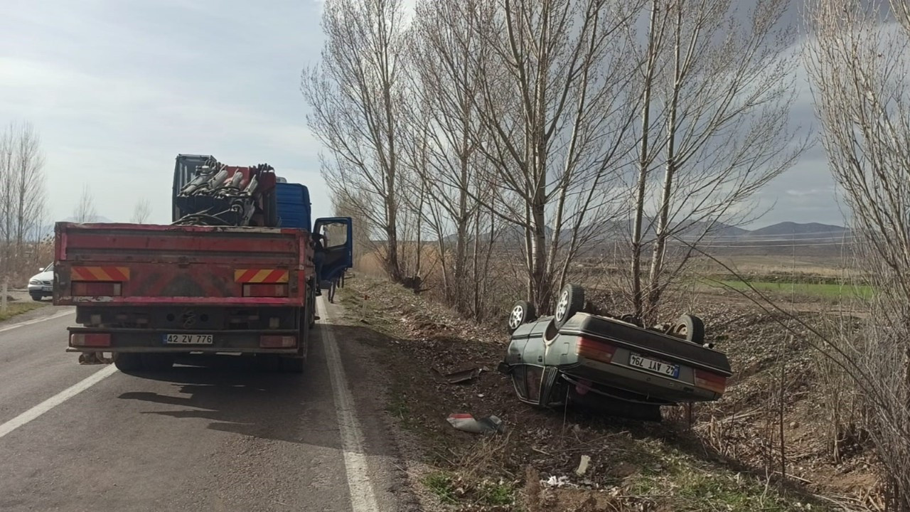 Konya’da Takla Atan Otomobilin Altında Kalan Sürücü Kurtarıldı