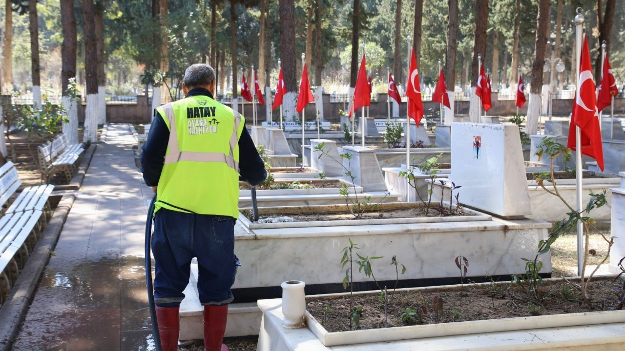 Hatay’da Şehitlikler 18 Mart Öncesi Bakım ve Onarımdan Geçti