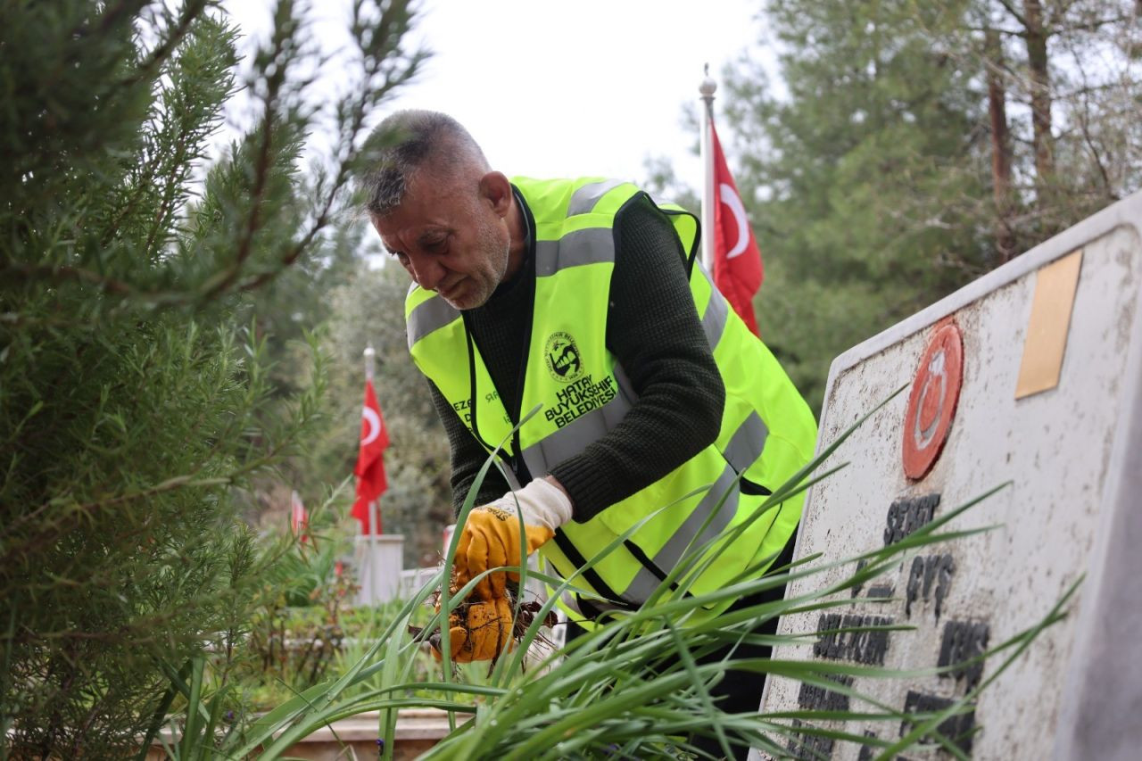 Hatay’da Şehitlikler 18 Mart Öncesi Bakım ve Onarımdan Geçti - Sayfa 1