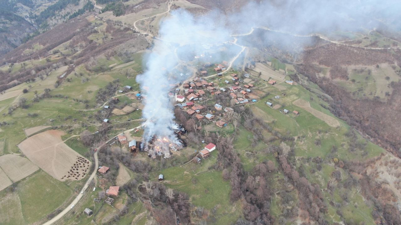 Kastamonu'da Yangın Felaketi: 3 Ev, 6 Ahır, 9 Samanlık Kül Oldu - Sayfa 3