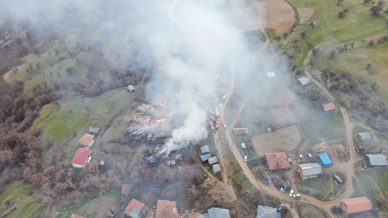 Kastamonu'da Yangın Felaketi: 3 Ev, 6 Ahır, 9 Samanlık Kül Oldu - Sayfa 2