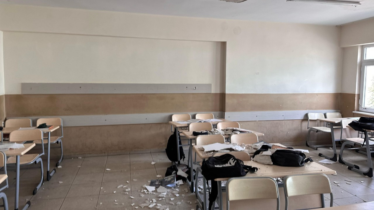 Eskişehir'de Lisede Tavan Sıvası Çöktü: 4 Öğrenci Yaralandı