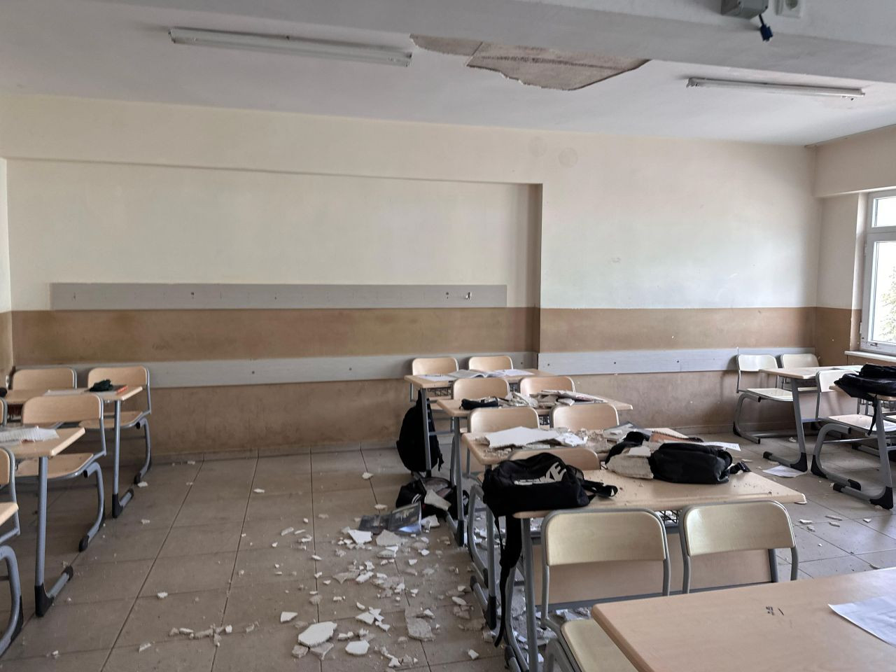 Eskişehir'de Lisede Tavan Sıvası Çöktü: 4 Öğrenci Yaralandı - Sayfa 4