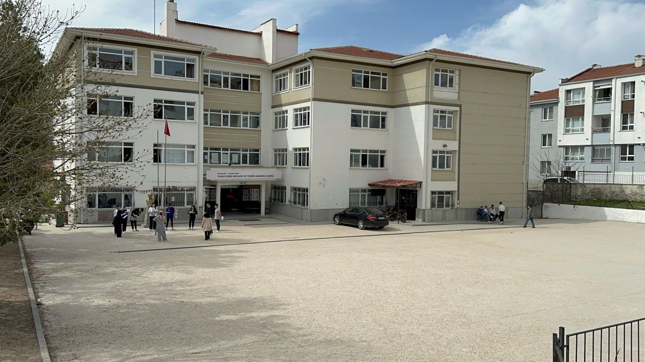 Eskişehir'de Lisede Tavan Sıvası Çöktü: 4 Öğrenci Yaralandı - Sayfa 3