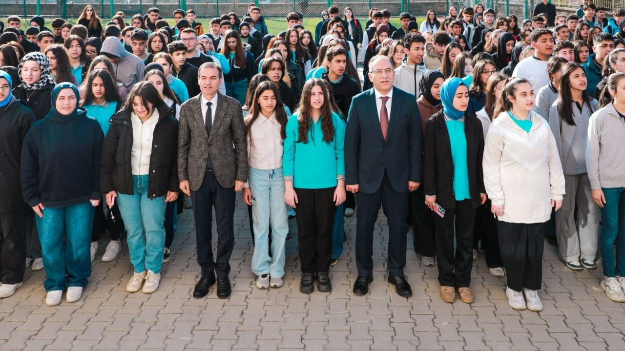 Bitlis Milli Eğitim Müdürü Kaya, Bayrak Törenine Katıldı - Sayfa 1