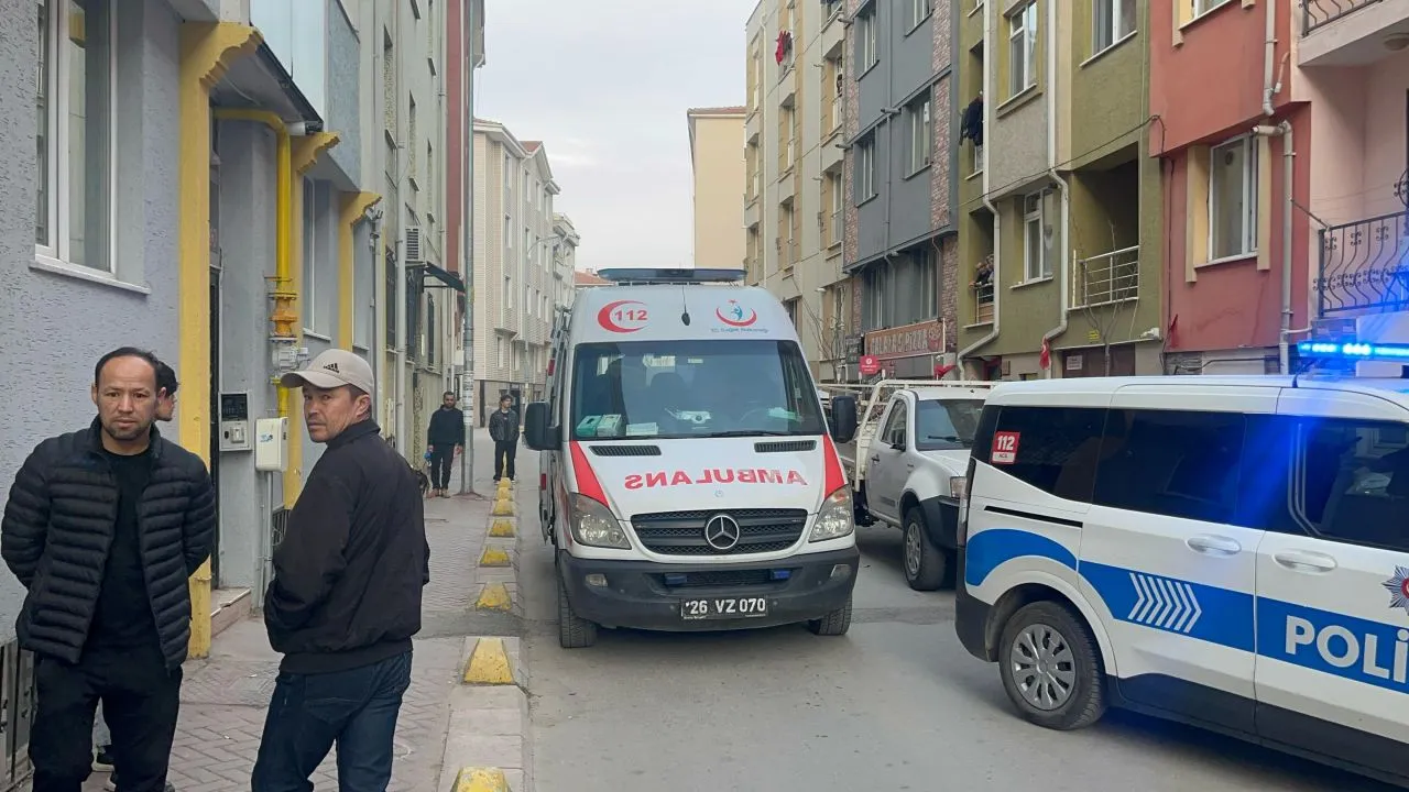 Eskişehir’de Mobil Oyun Kavgası Kanlı Bitti: 2 Kişi Bıçaklandı Eskişehir’de Mobil Oyun Kavgası Kanlı Bitti: 2 Kişi Bıçaklandı