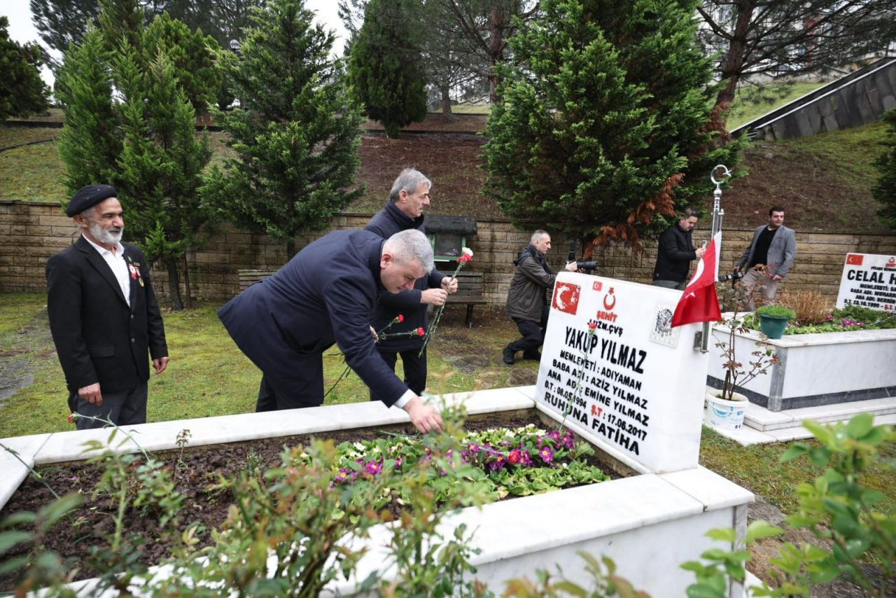 Serdivan Şehitliği'nde Duygusal Anma Töreni: Şehitler Dualarla Yad Edildi! - Sayfa 2