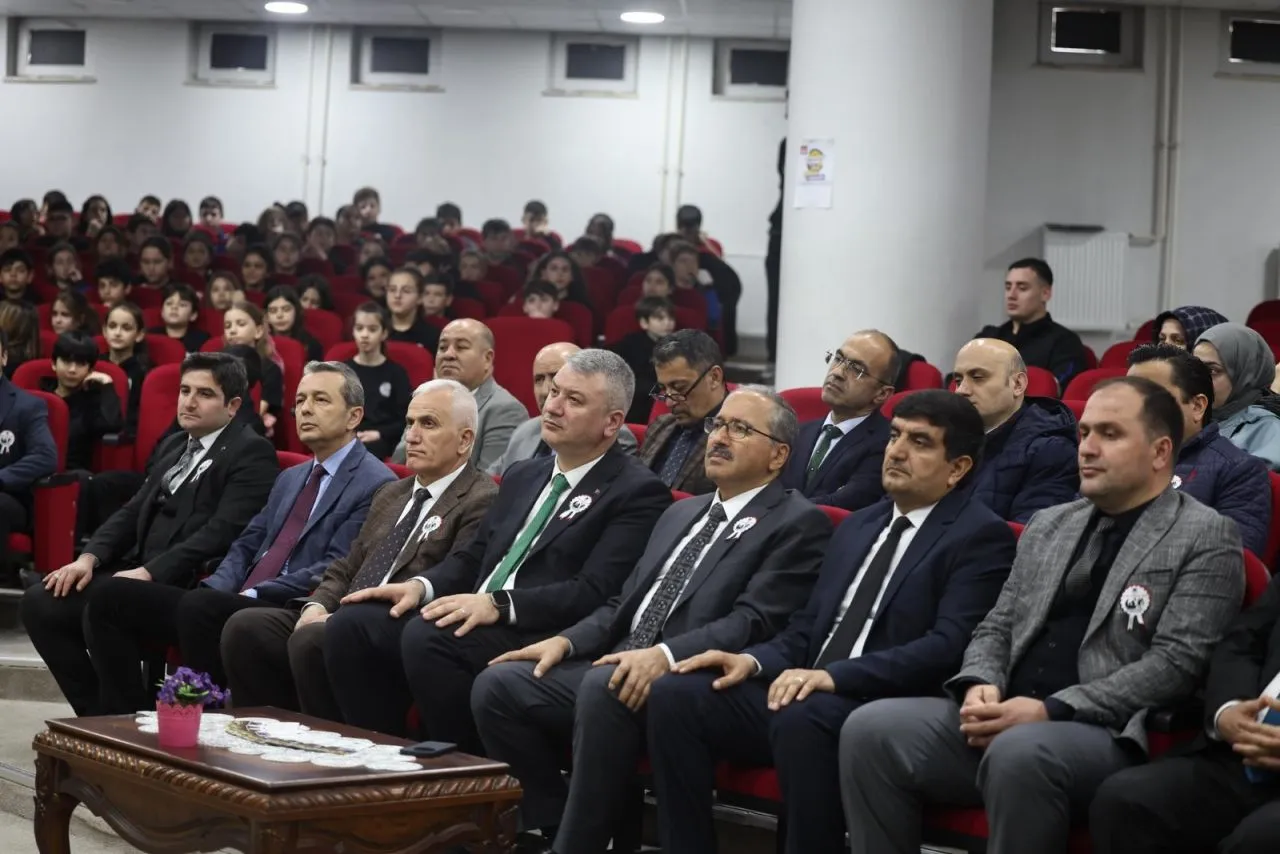 Serdivan’da Çanakkale Zaferi, Öğrencilerin Gösterileriyle Anıldı