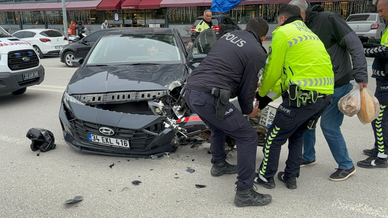 Edirne’de Motosiklet Otomobile Saplandı, Sürücü Hastaneye Kaldırıldı - Sayfa 4