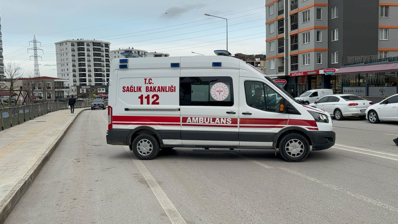 Edirne’de Motosiklet Otomobile Saplandı, Sürücü Hastaneye Kaldırıldı - Sayfa 2