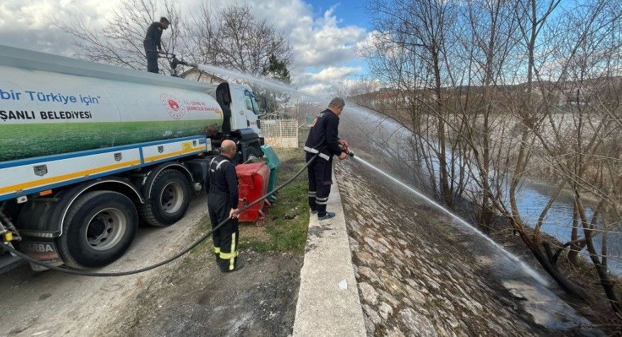 Tavşanlı’da Dere Kenarında Çıkan Yangın Kısa Sürede Kontrol Altına Alındı - Sayfa 1