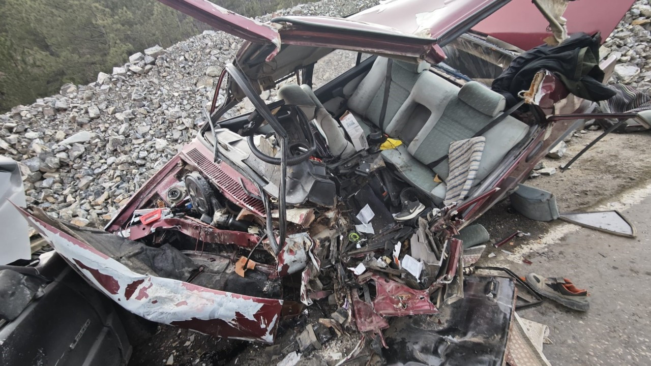 Bursa’da Otomobil Ve Kamyonet Çarpıştı: 1 Ölü, 3 Yaralı