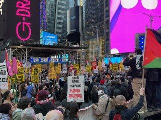New York’ta Binlerce Filistin Destekçisi Times Meydanı’nda Toplandı - Sayfa 9