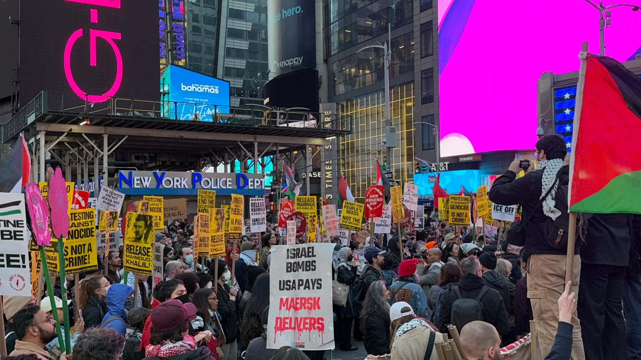 New York’ta Binlerce Filistin Destekçisi Times Meydanı’nda Toplandı