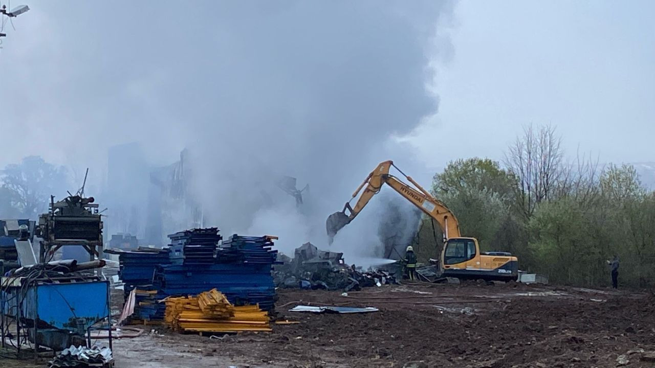 Kocaeli'ndeki Fabrika Yangınında Soğutma Çalışmaları Sürüyor - Sayfa 1