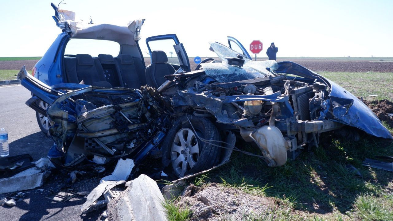 Hurdaya Dönen Araçta Sıkışanları Kurtarmak İçin Zamanla Yarıştılar - Sayfa 3