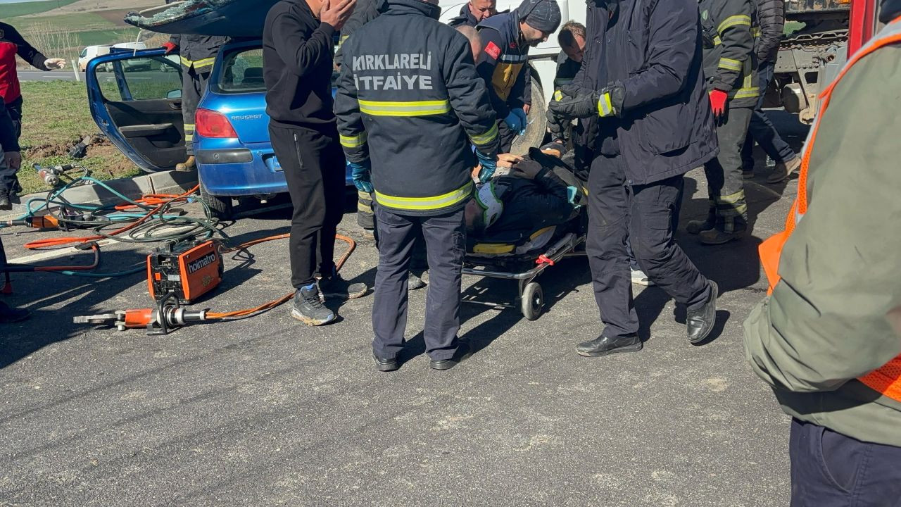 Hurdaya Dönen Araçta Sıkışanları Kurtarmak İçin Zamanla Yarıştılar - Sayfa 4