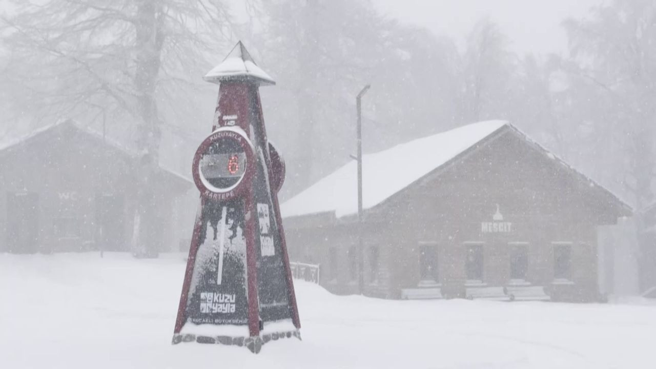 Kocaeli Kartepe'de Lapa Lapa Kar Yağışı: O Bölge Beyaza Büründü - Sayfa 2