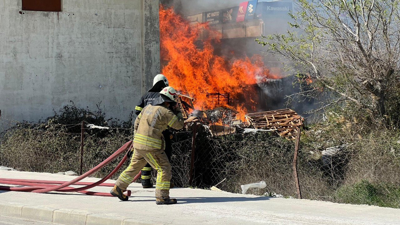 Çanakkale'de Sanayi Sitesinde Korkutan Yangın